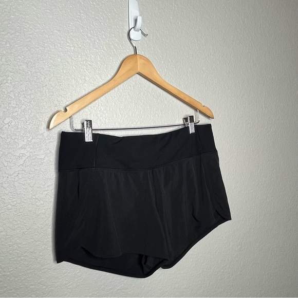 Lululemon Run Times Short 4-Way Stretch 4” Inseam Women's Size 6 Black with Hole - Picture 2 of 8